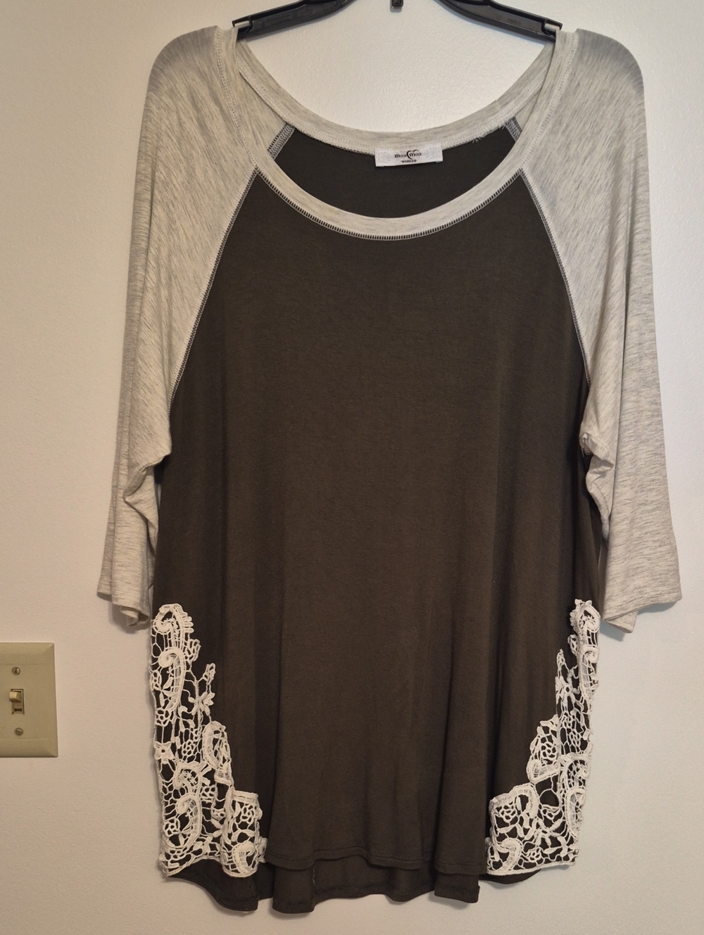 Moa Moa Olive Green Raglan Top with Light Gray Sleeves and White Crochet SZ XL